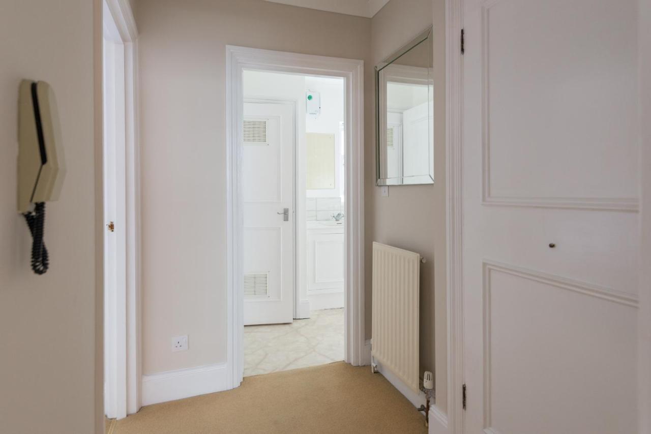 One Bedroom High Street Kensington Apartment 2