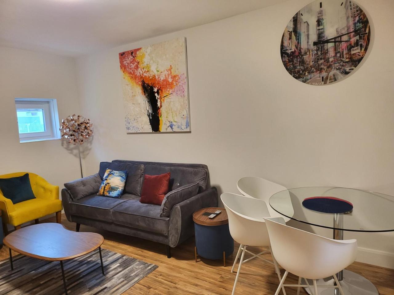 Garland Contemporary Central London Apartment 2