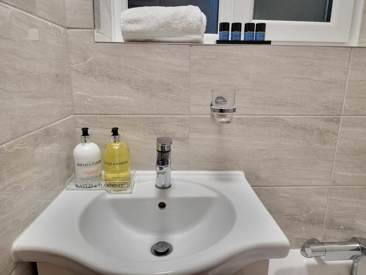 Garland Contemporary Central London Apartment 1