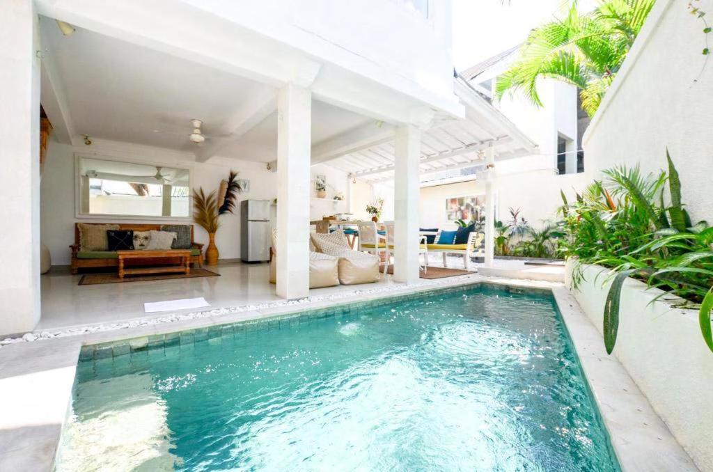 Renovated Mara Villa Double Six Beach