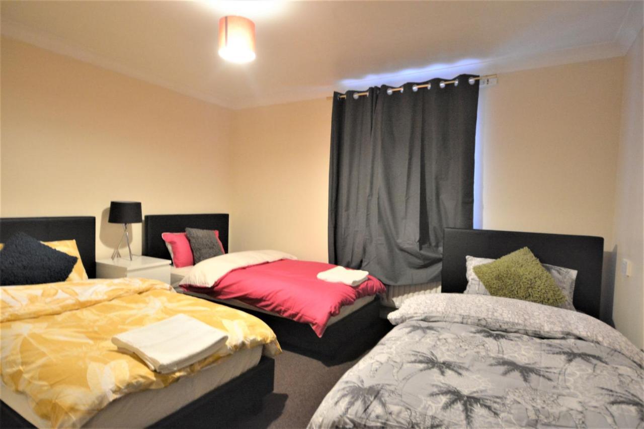 London Zone 2 Lovely 4 Bedroom Apartment - 3 Trowbridge Road 2