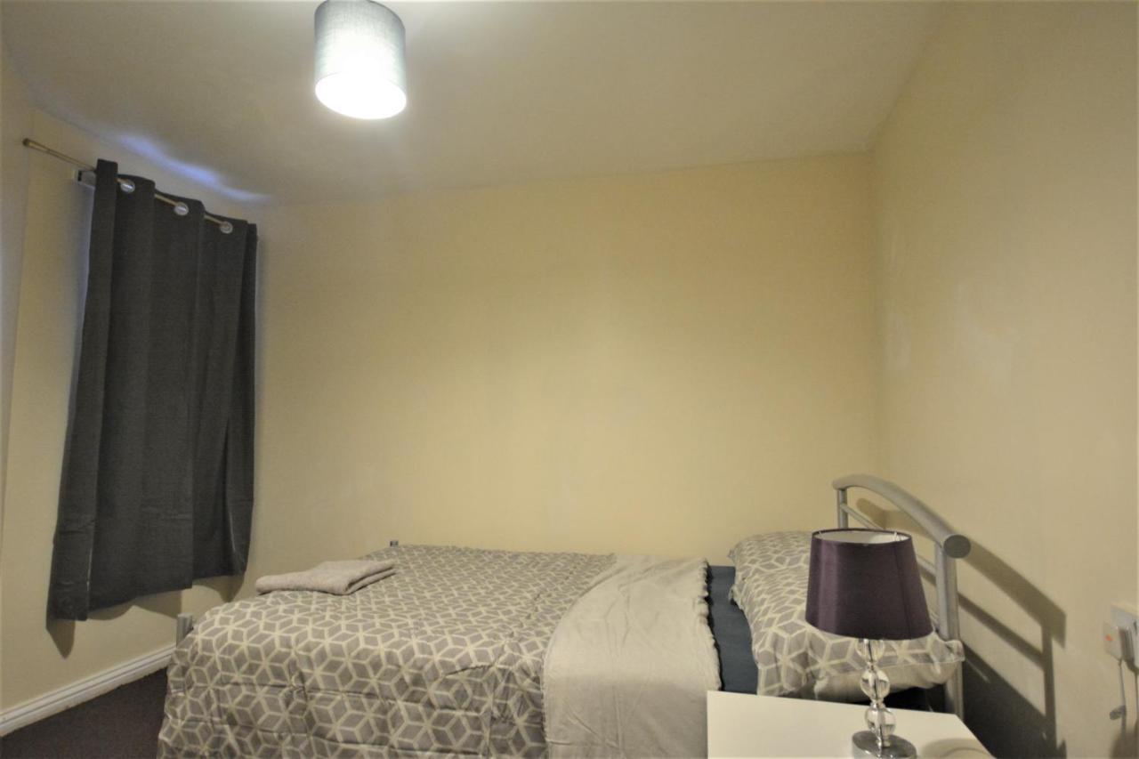 London Zone 2 Lovely 4 Bedroom Apartment - 3 Trowbridge Road 1