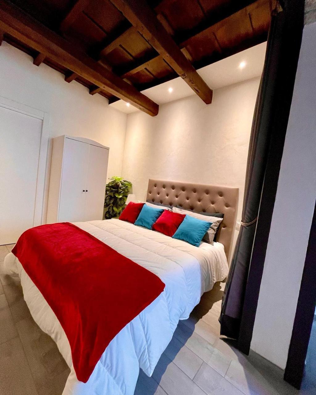 Roberto's Apartment. Firenze Piazza Santa Croce.