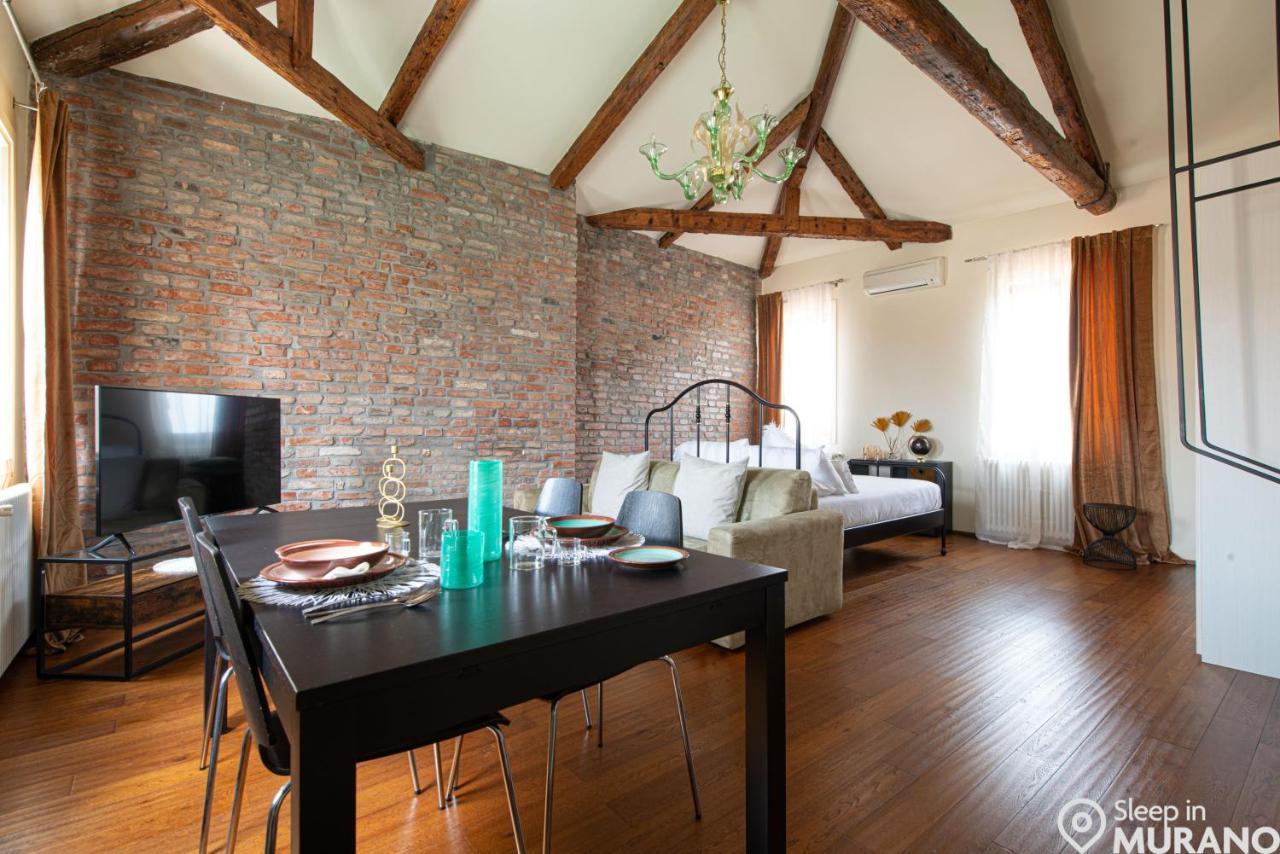 Duomo Murano Apartment with Canal View