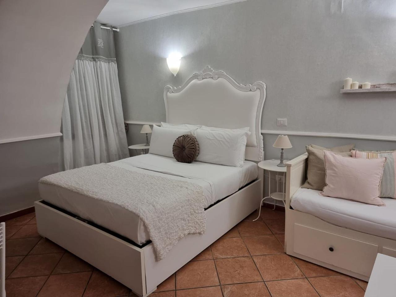 Casa Ninetta - Spaccanapoli - Il Tipico Pianterreno Della Napoli Antica! 2
