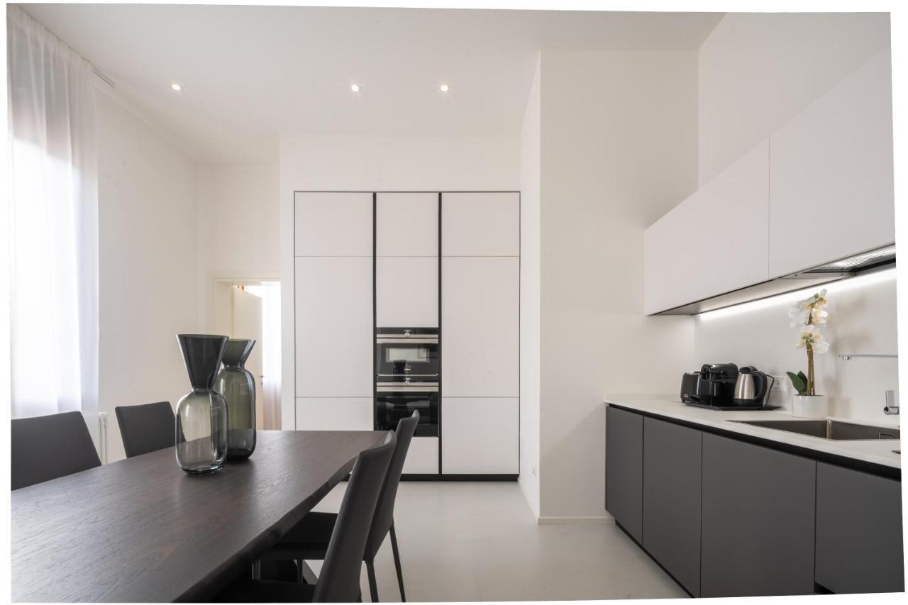 Design Apartment with Balcony on the Grand Canal R&R 2