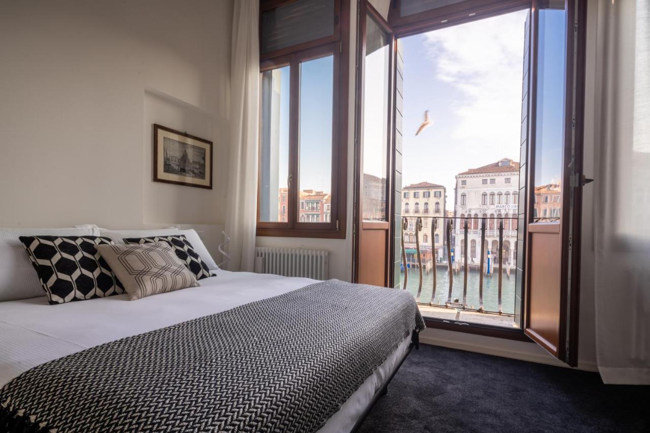 Design Apartment with Balcony on the Grand Canal R&R 1