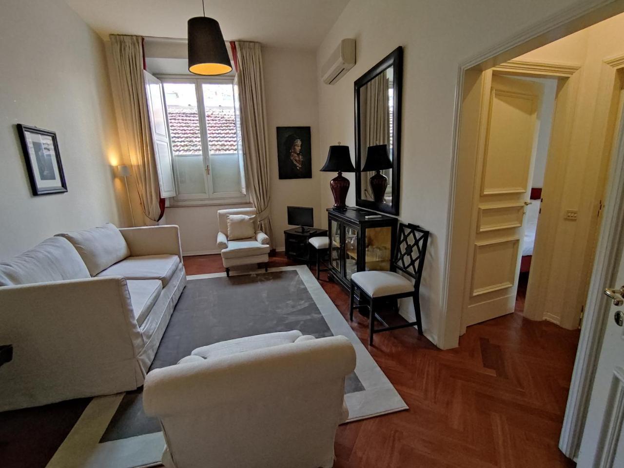 Cashmere Apartment a Stone's Throw From the Duomo 1