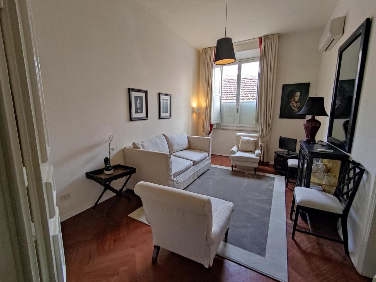 Cashmere Apartment a Stone's Throw From the Duomo 2