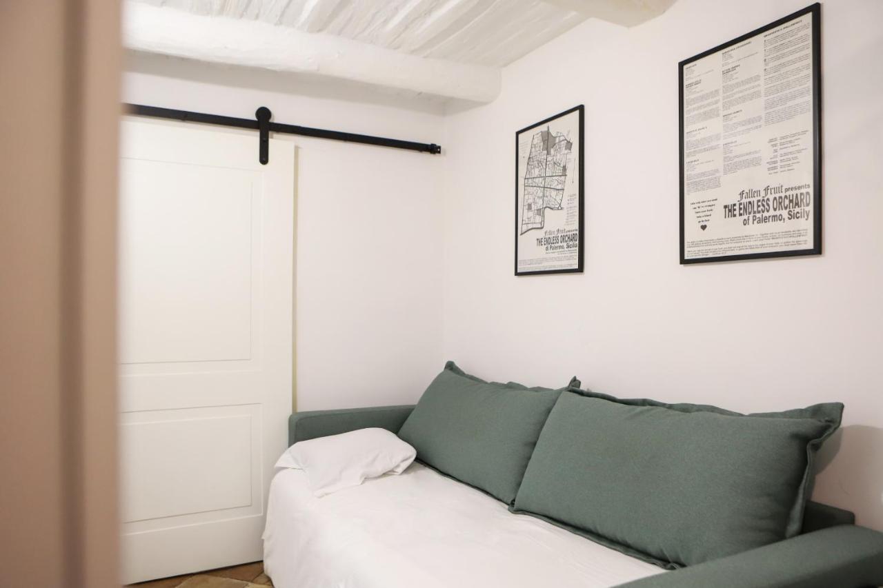 Pizzofalcone Studio by Wonderful Italy