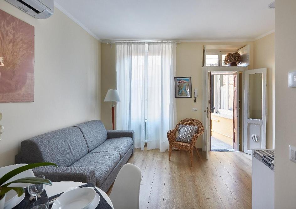 Beautiful Bohemian Apartment in Center Conditioned Air 2