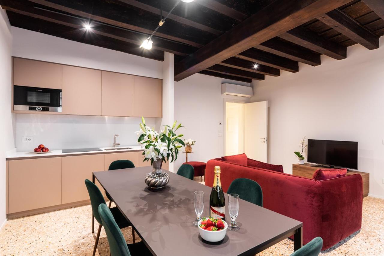 Palazzo Miracoli Apartments 1