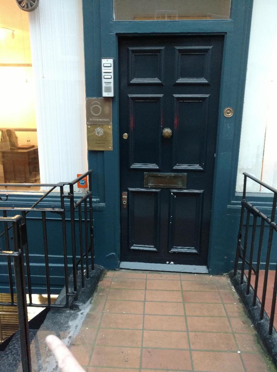Central London Flat. Georgian Terrace. Bright. 1