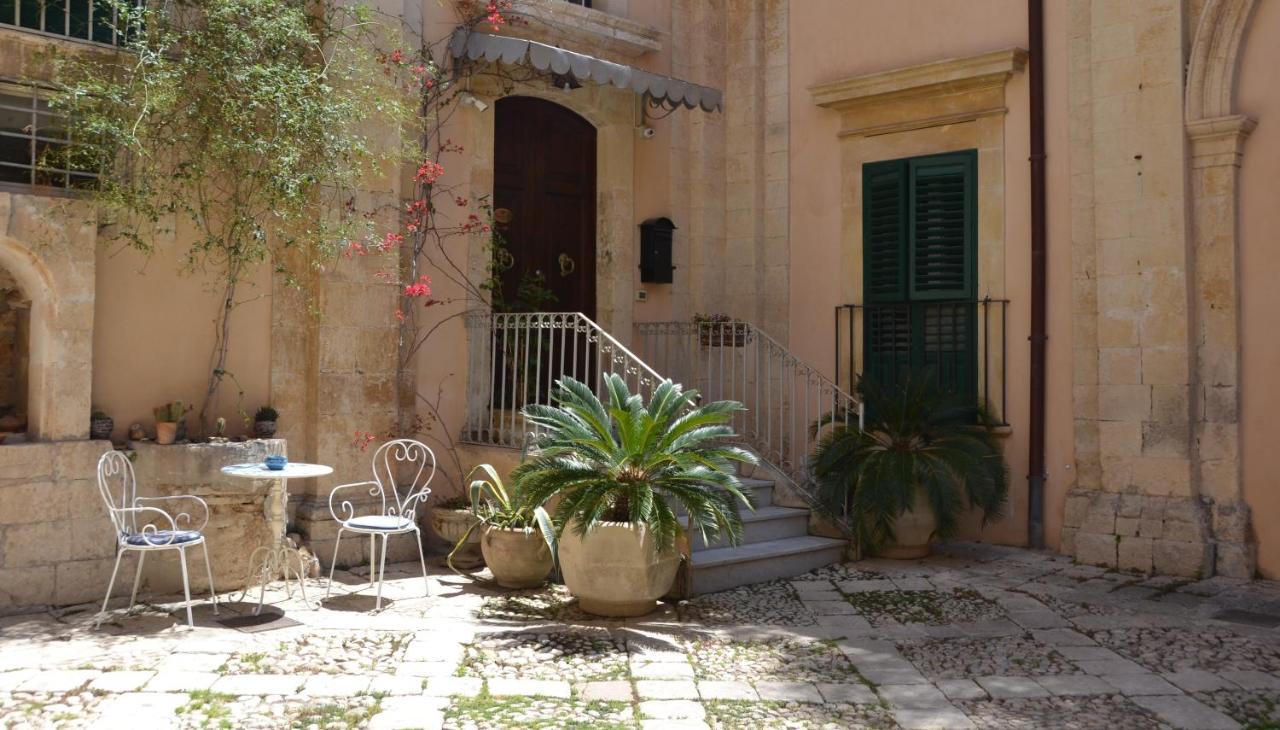 Sud Room Palazzo Rau Della Ferla (Adults Only) 1