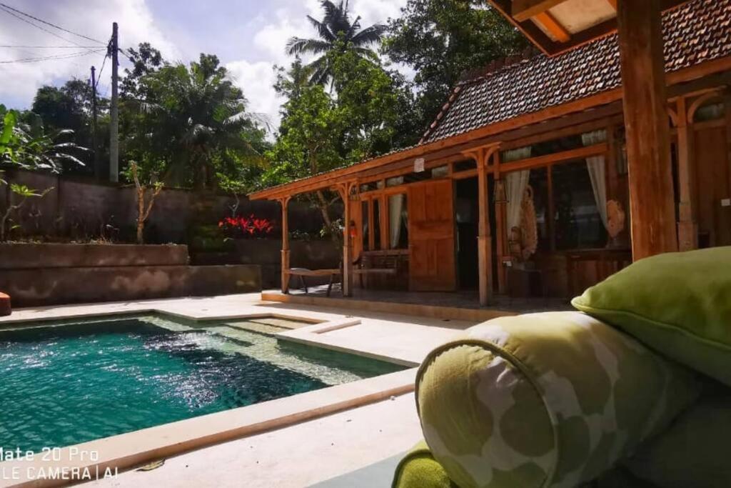 The Birdhouse Villa 1