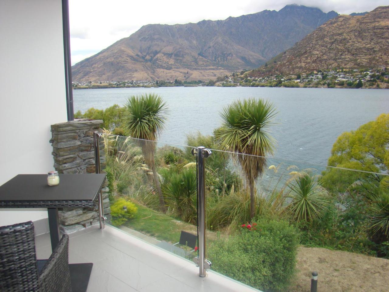 Luxury Lakeside Studio (Adults Only) 1