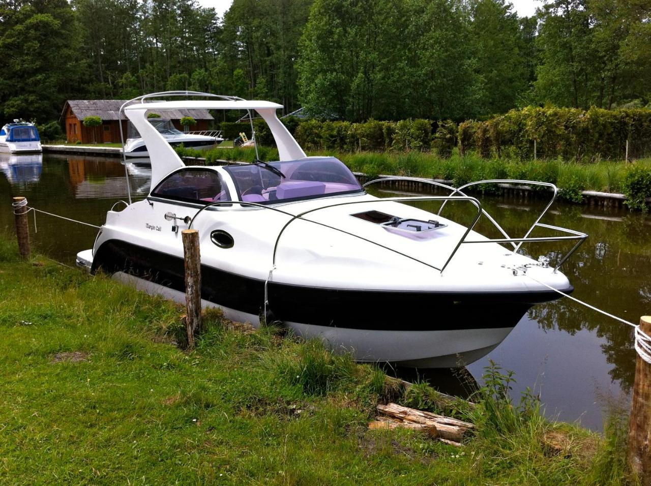 Huttendorf Fur Euch Alleine - Gefuhrter Yachtausflug Nach Prieros Inclusive!