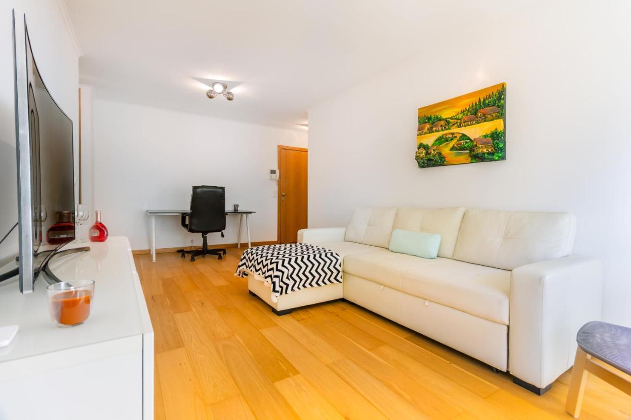 Olaias Flat (With Free Parking)