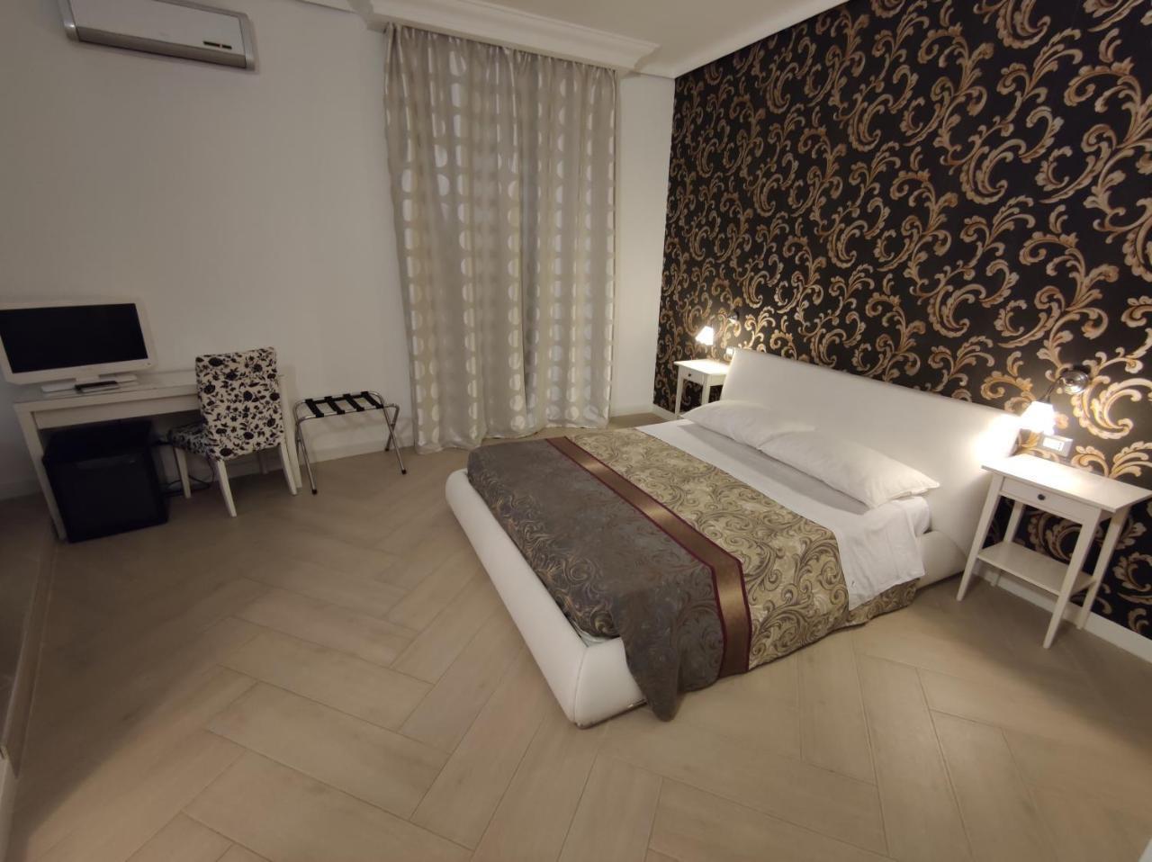 Sami Rooms - Teatro a 400 Mt - Ortigia a 1500 Mt - Prenotazioni Solo Con B00king - Reservation Only with B00king -