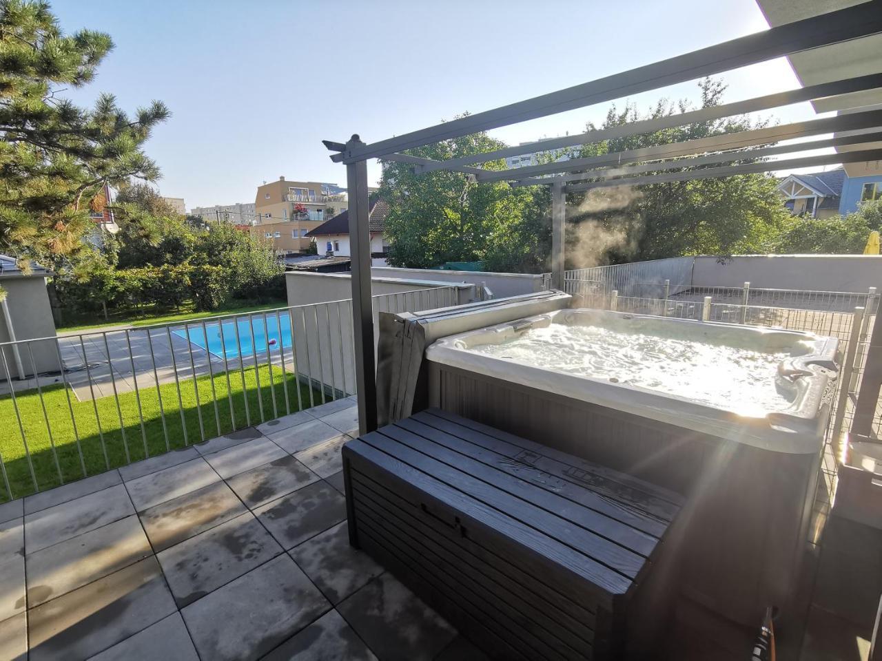 Dream Getaway Apartment with Jacuzzi And Pool
