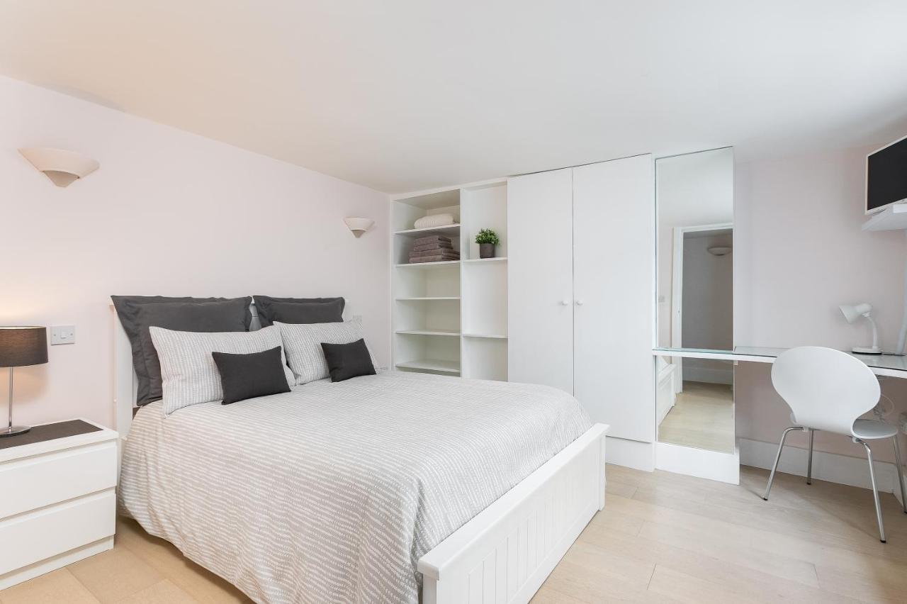 Excellent Apartment with Private Patio, And Park Across the Road (Adults Only)