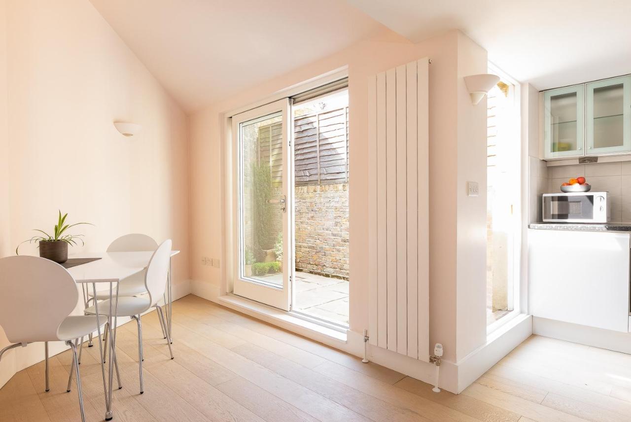 Excellent Apartment with Private Patio, And Park Across the Road (Adults Only) 1