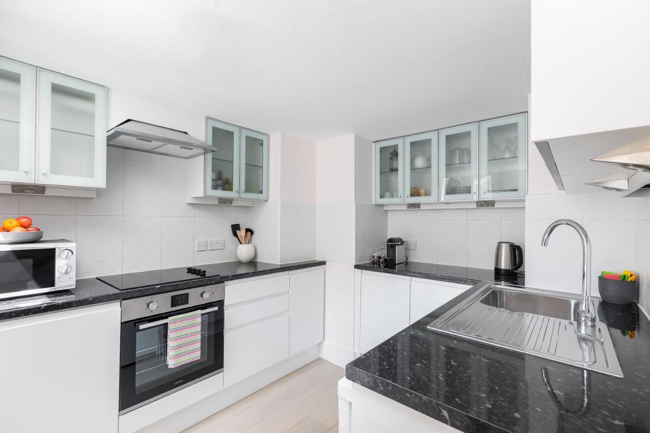 Excellent Apartment with Private Patio, And Park Across the Road (Adults Only) 2