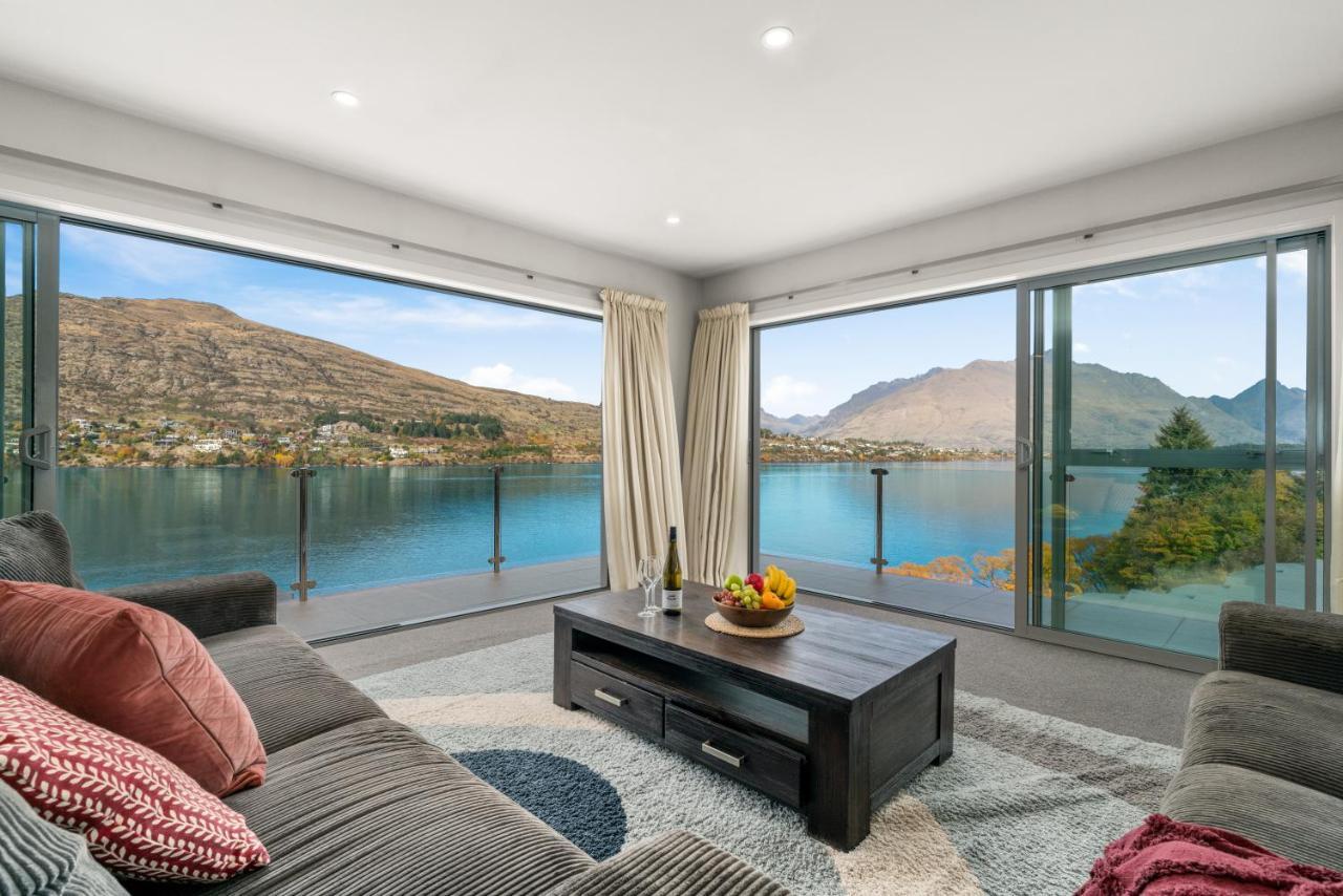 Lakefront Penthouse Apartment with 270-Degree View