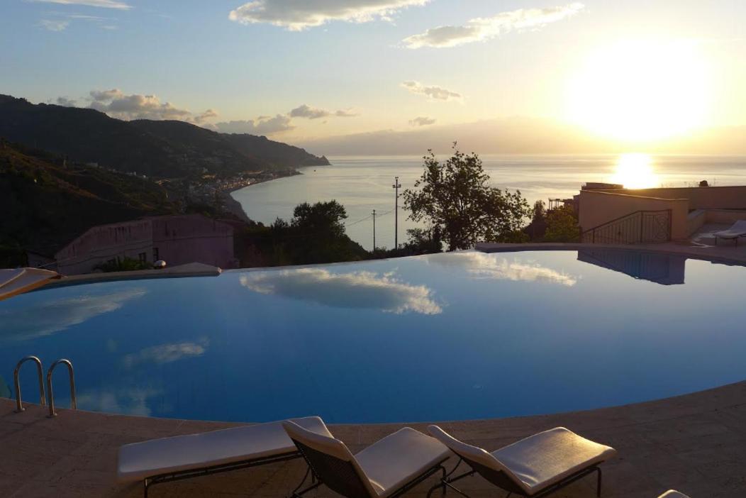 Taormina Romantic Apartment by Taormina Holidays 2