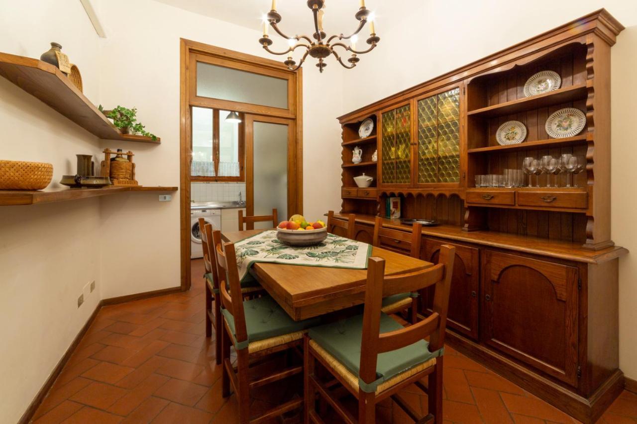 110 Sqm Apartment 6 Sleeps in Santa Croce 2