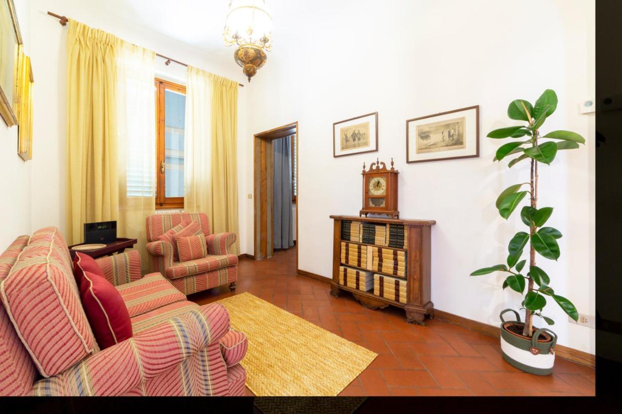 110 Sqm Apartment 6 Sleeps in Santa Croce 1