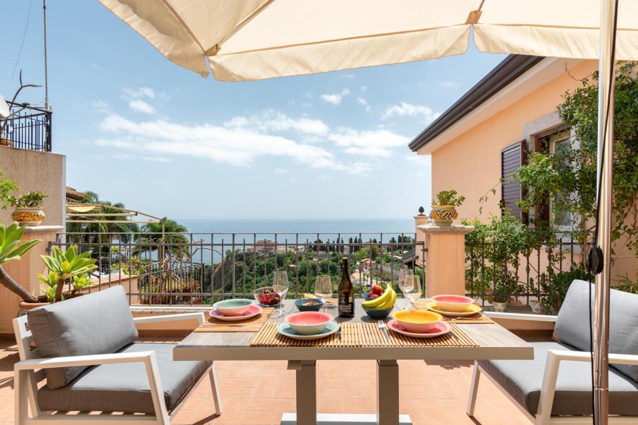Taormina Panoramic Apartment with Parking 1