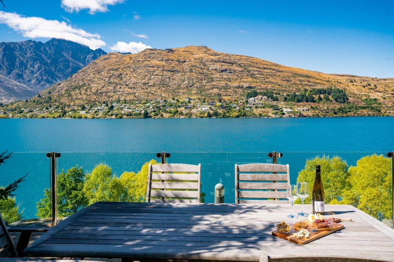 Lake Front 3-Bedroom Apartment with Lake Access 2