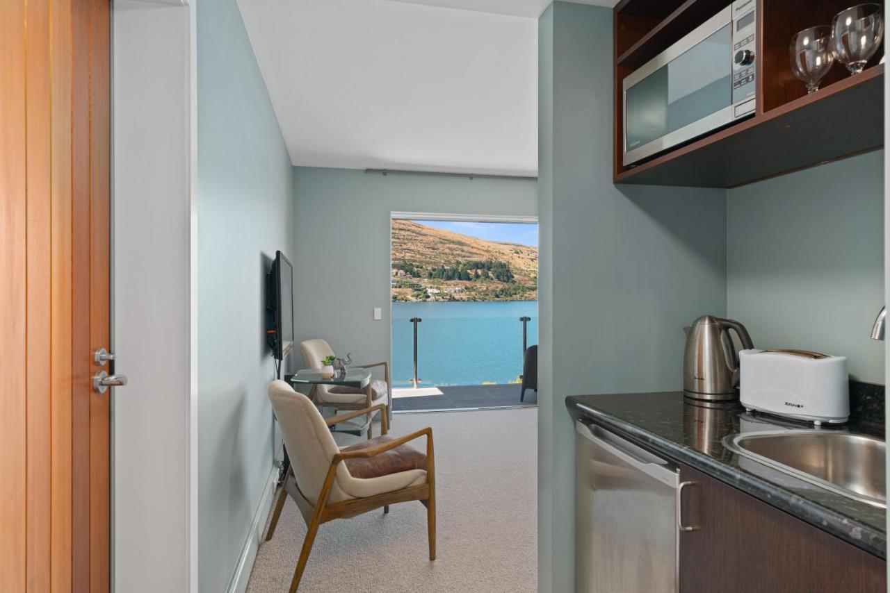 Lake Front 3-Bedroom Apartment with Lake Access 1