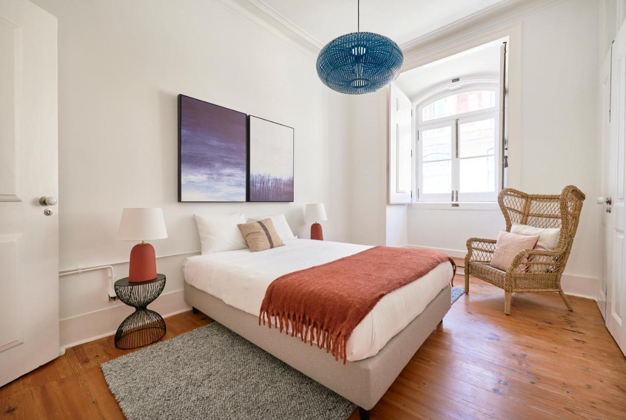 Sunny Pink Street Historical Apt, by Timecooler