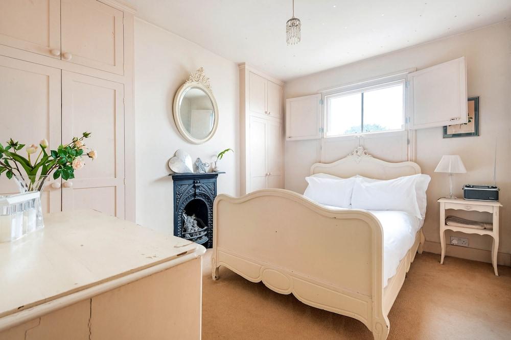 Traditional London Townhouse Close To Battersea Park by Underthedoormat 2