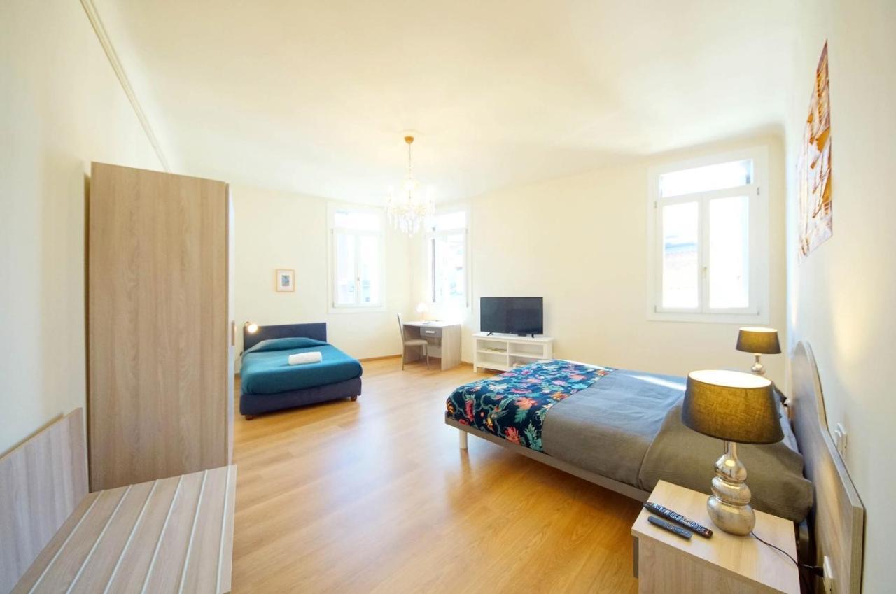 Ca' Circus 4 Rooms Wi-Fi Fibre 1
