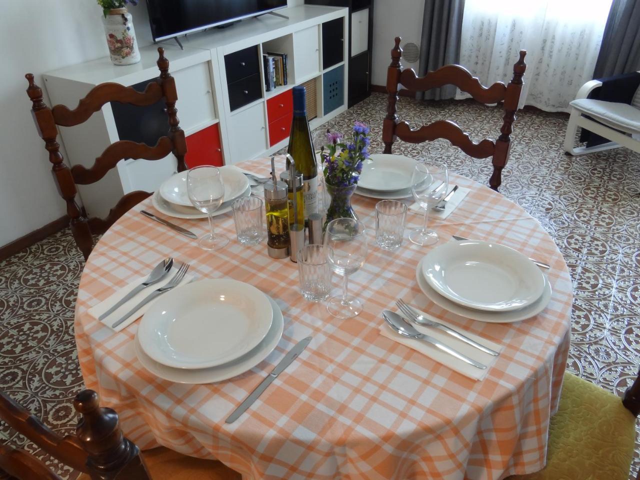 Roberta's House, a Few Steps From the Lake 1