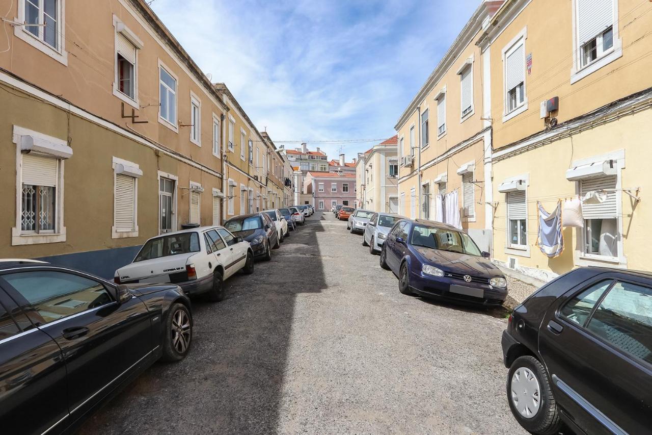 Wal Apartments- 3 Bedrooms with Parking Space 2