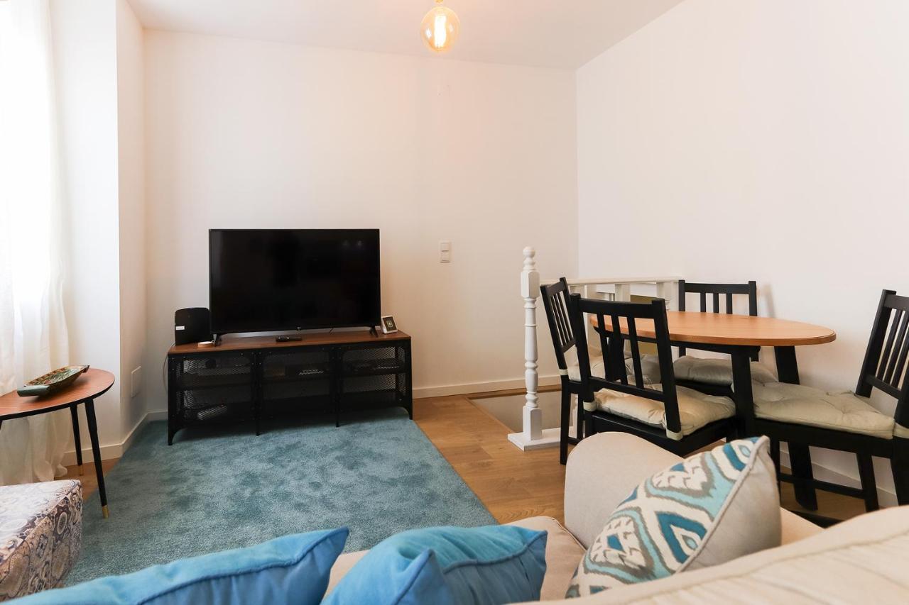 Wal Apartments- 3 Bedrooms with Parking Space 1