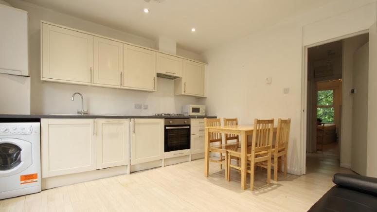 Cozy 4 Bed Flat in Islington London