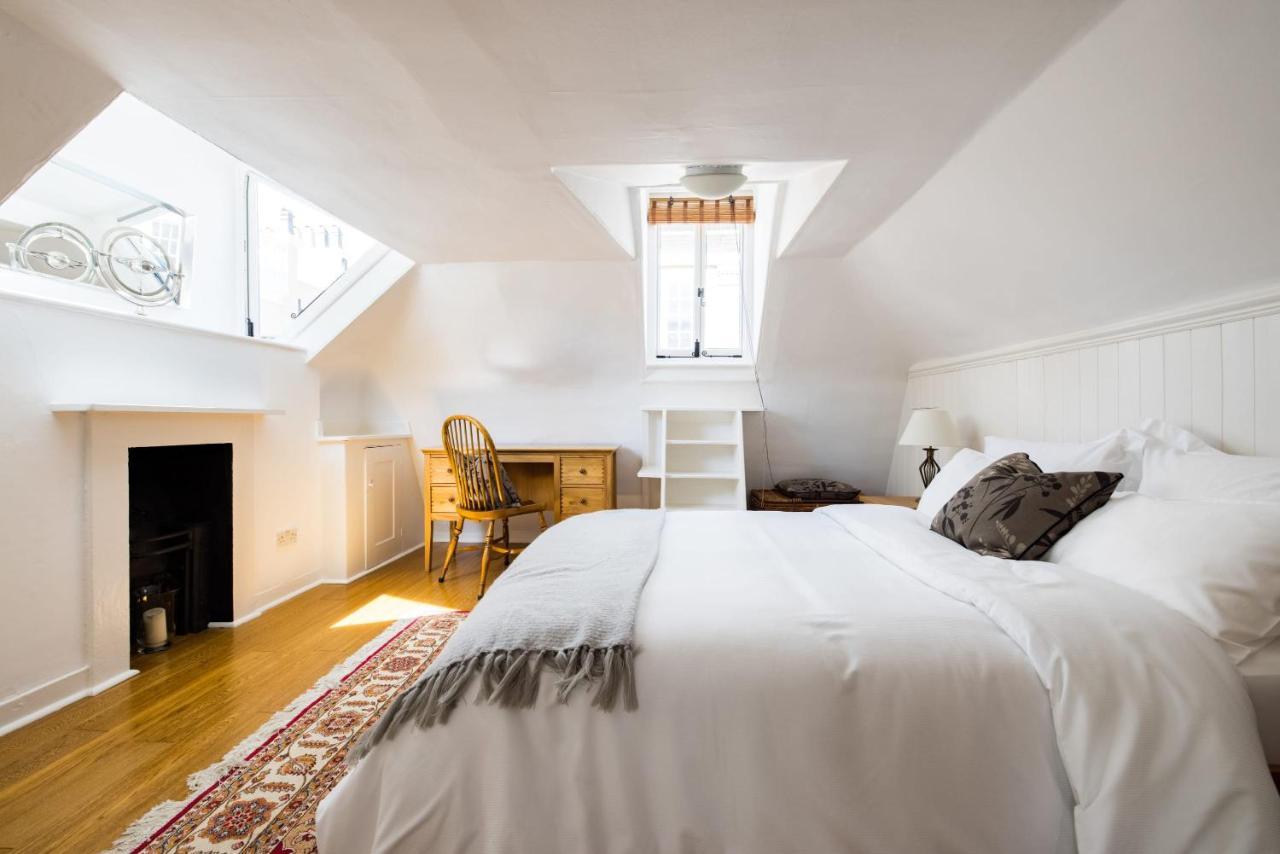 Spacious, Light-Filled 2 Bedroom Apartment (Adults Only) 2