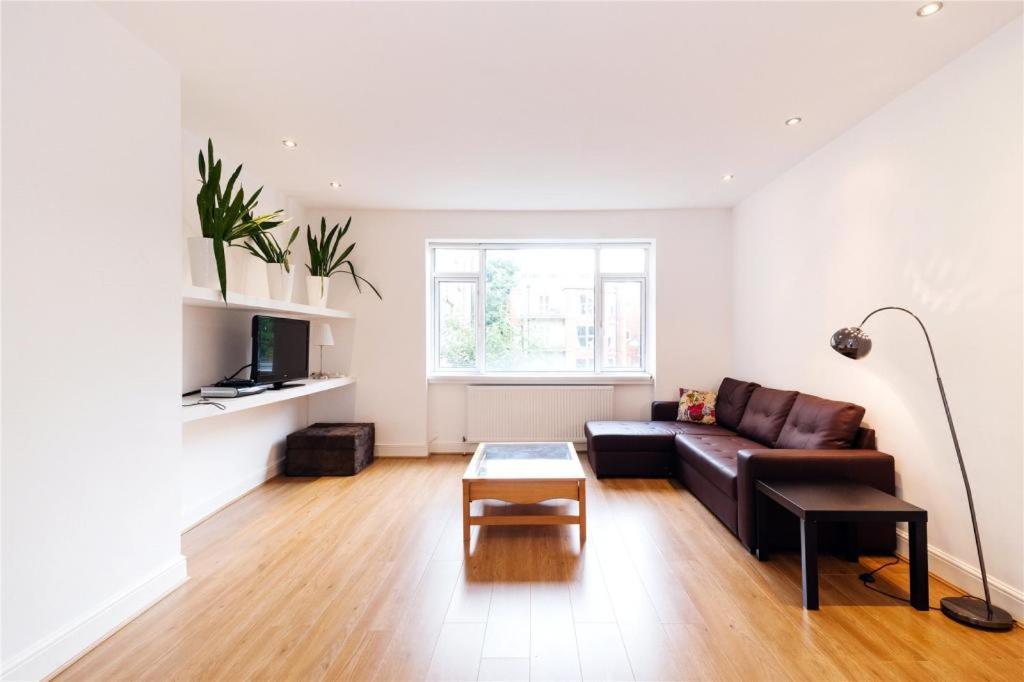 Clerkenwell Apartments by Dc London Rooms