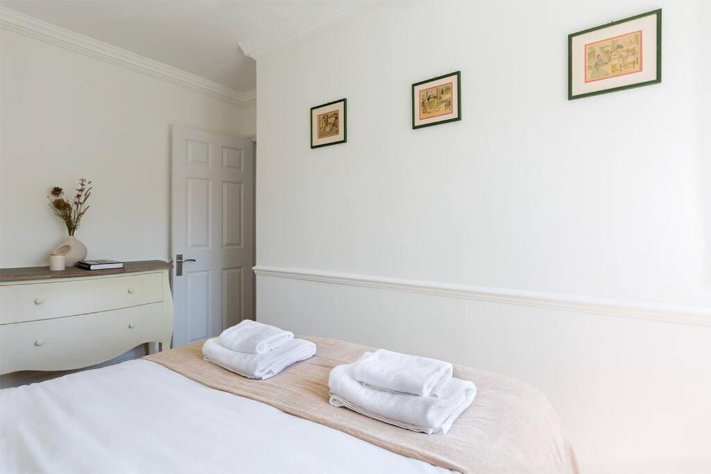 Spacious 3 Bedroom Flat with Terrace 1