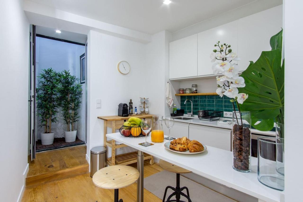 Lovelystay - Traditional Alfama View 2