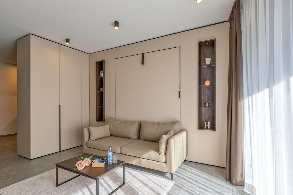 Icon H 302 Suite Micro-Living