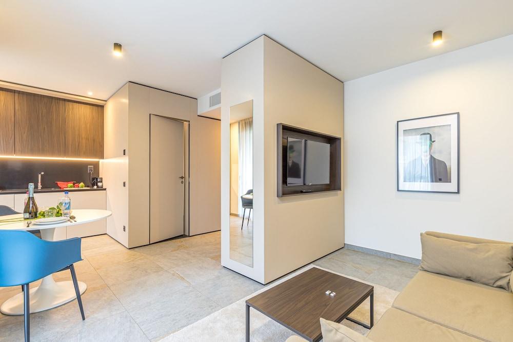 Icon H 209 Suite Micro-Living
