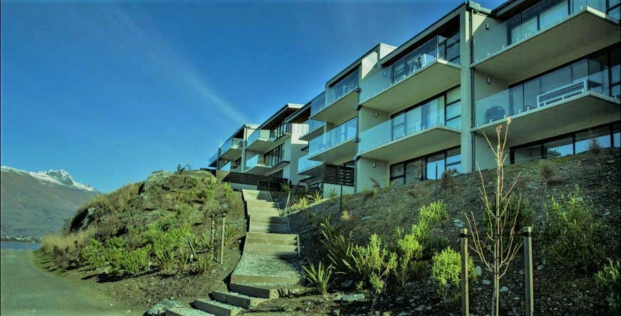 Queenstown's New Lakefront Marvel 1