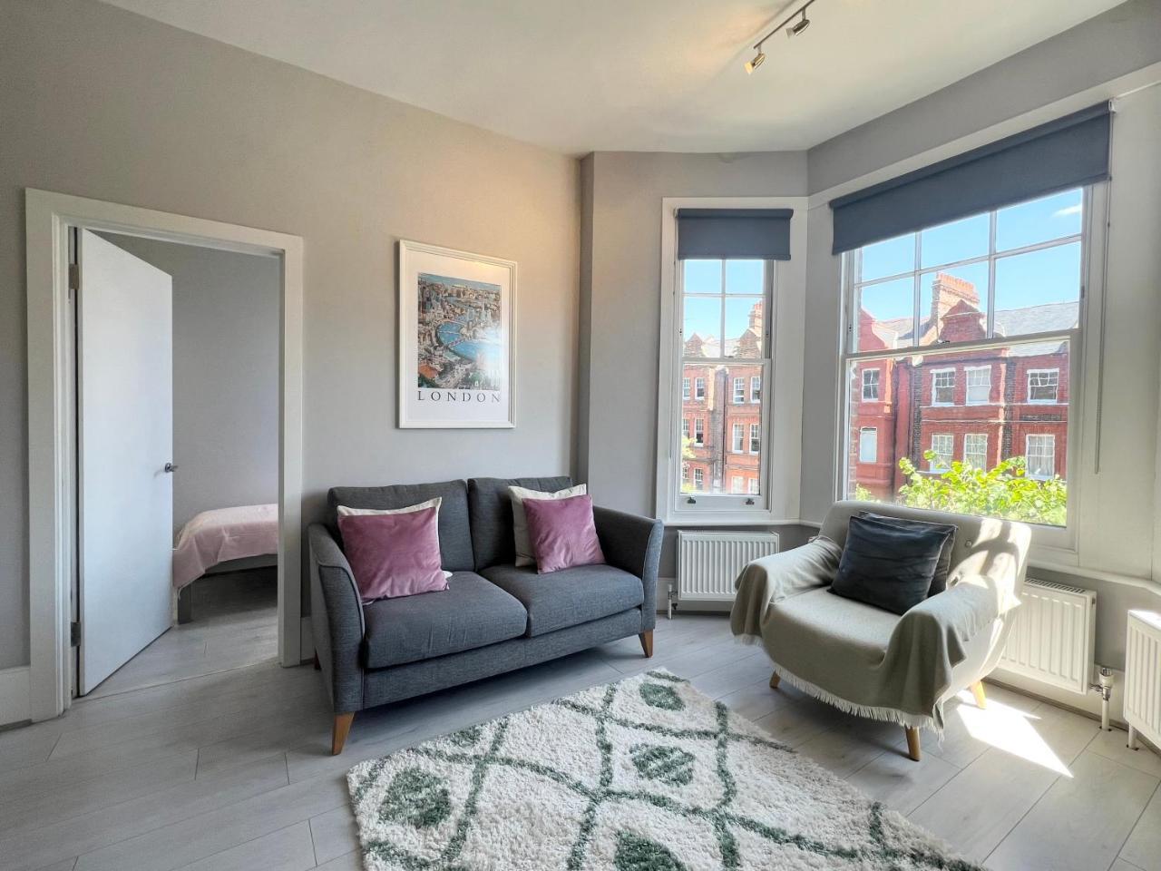 2 Bedroom Apartment in South Hampstead 2