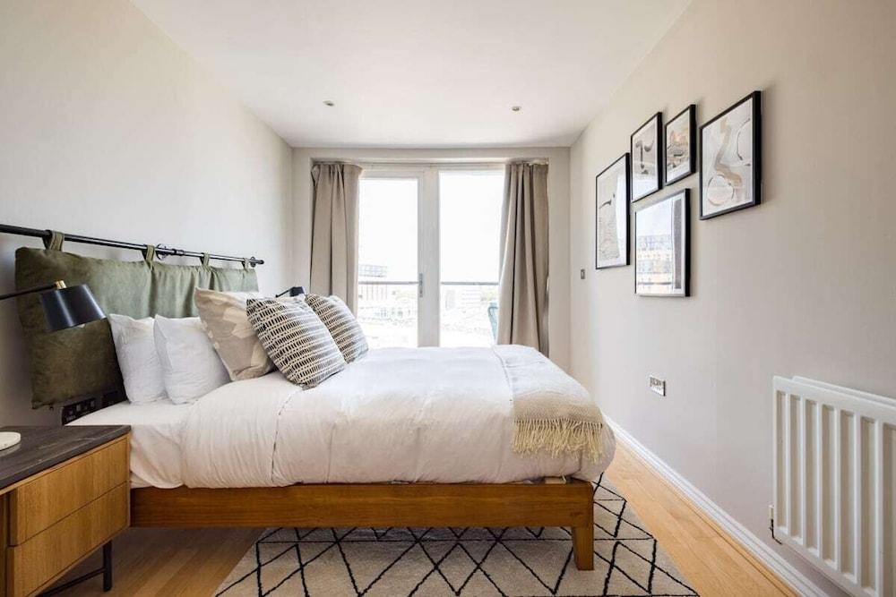 The Nine Elms Lane Arms - Stunning & Bright 2bdr Flat with Balconies 2
